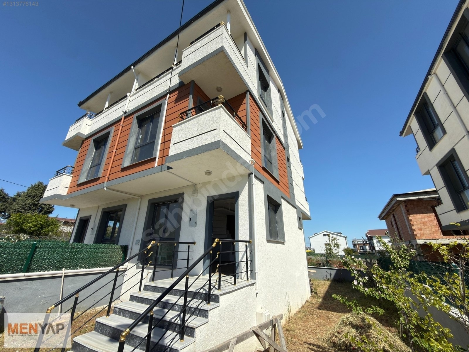 Yeniçiftlik’te Parka Cepheli, Köşe Başı 4+1 Tripleks Villa — fotoğraf 1