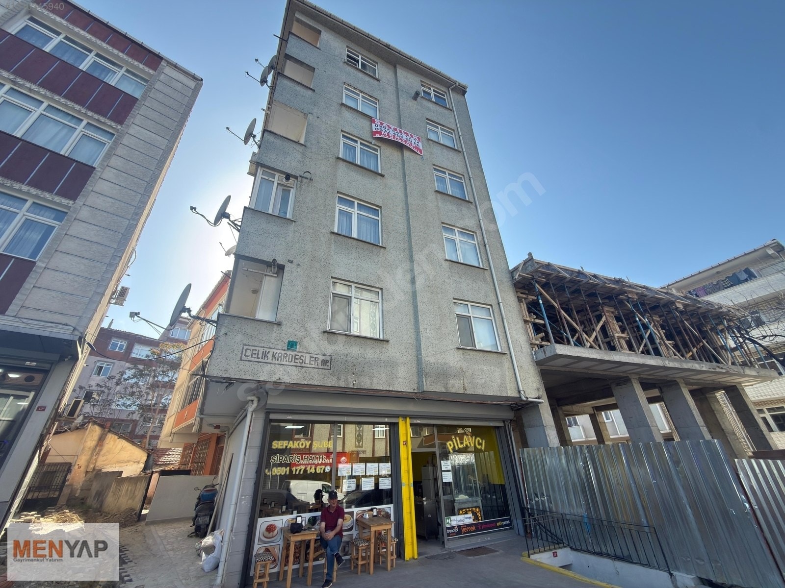 Sefaköy’de 107 m² Arsa Üzerinde Komple Satılık Aile Apartmanı — fotoğraf 1