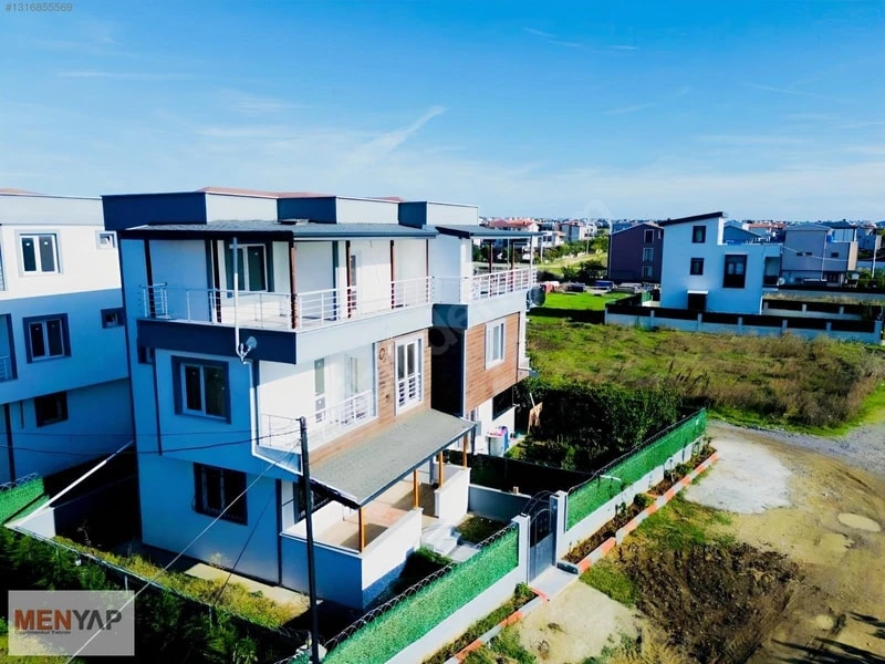 Yeniçiftlik’te Özel Tasarım, İskanlı, Geniş Bahçeli 4+1 Villa — fotoğraf 1