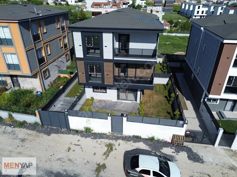 Yeniçiftlik’te Deniz Manzaralı, Müstakil Girişli 4+1 Tripleks Villa — fotoğraf 1