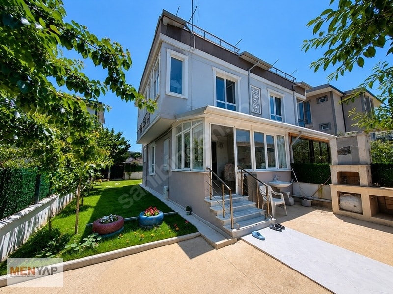 Yeniçiftlik Merkezde Bahçeli 3+1 Tripleks Yazlık Villa — fotoğraf 1