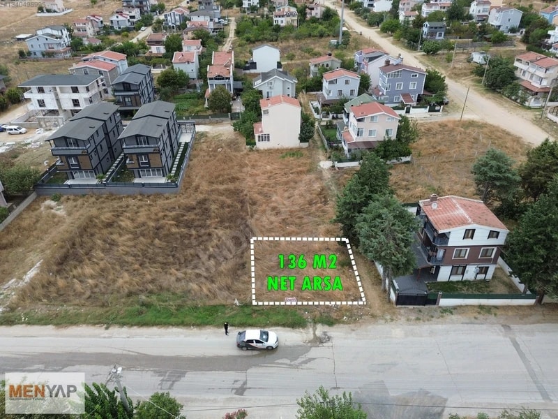 Yeniçiftlik’te Caddeye Cepheli, Denize Yakın Villa İmarlı Arsa — fotoğraf 1