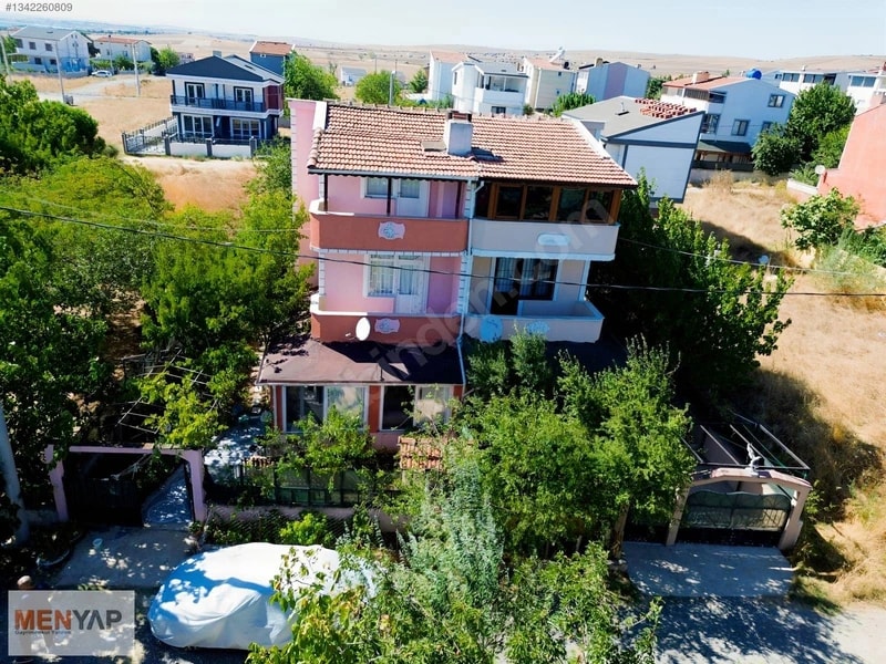 Yeniçiftlik Altın Tarla’da Bahçeli 6+1 Tripleks Villa — fotoğraf 1
