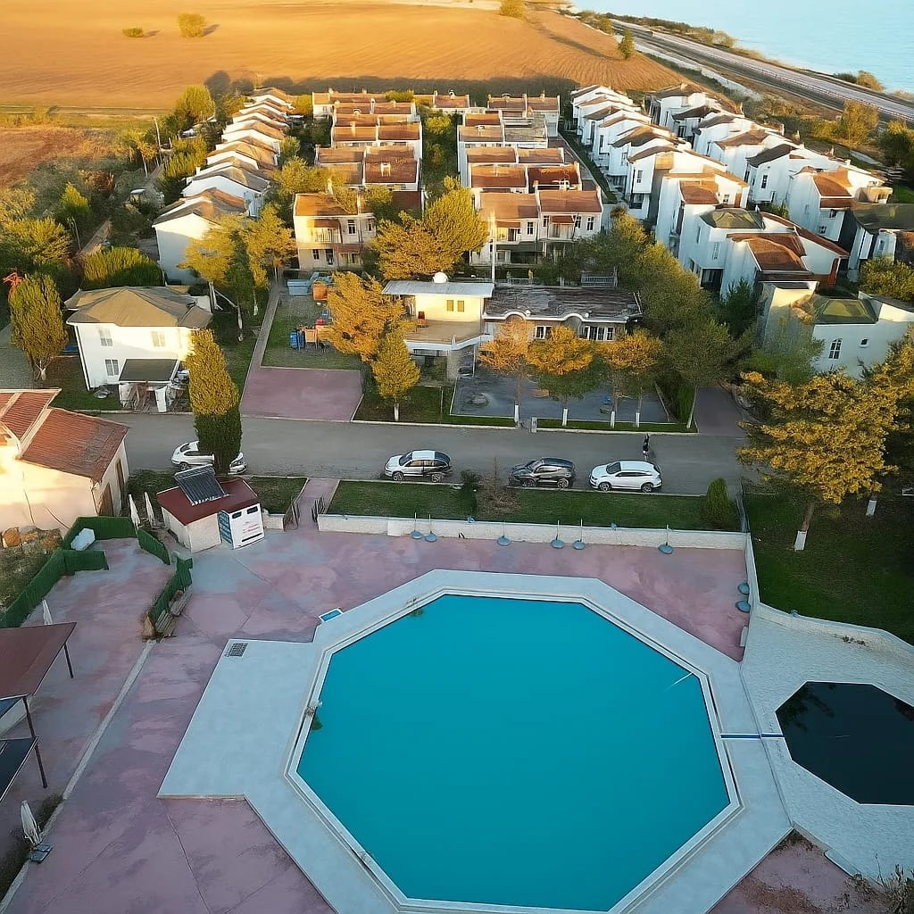 Marmaraereğlisi’nde Havuzlu, Güvenlikli Sitede 3+1 Yazlık Villa — fotoğraf 1
