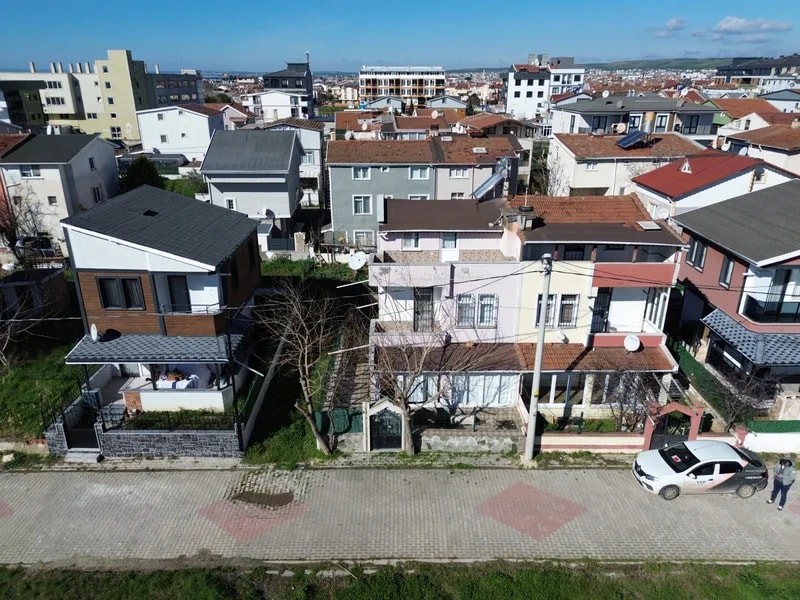 Yeniçiftlik’te Eşyalı 3+1 Dubleks Yazlık — fotoğraf 1