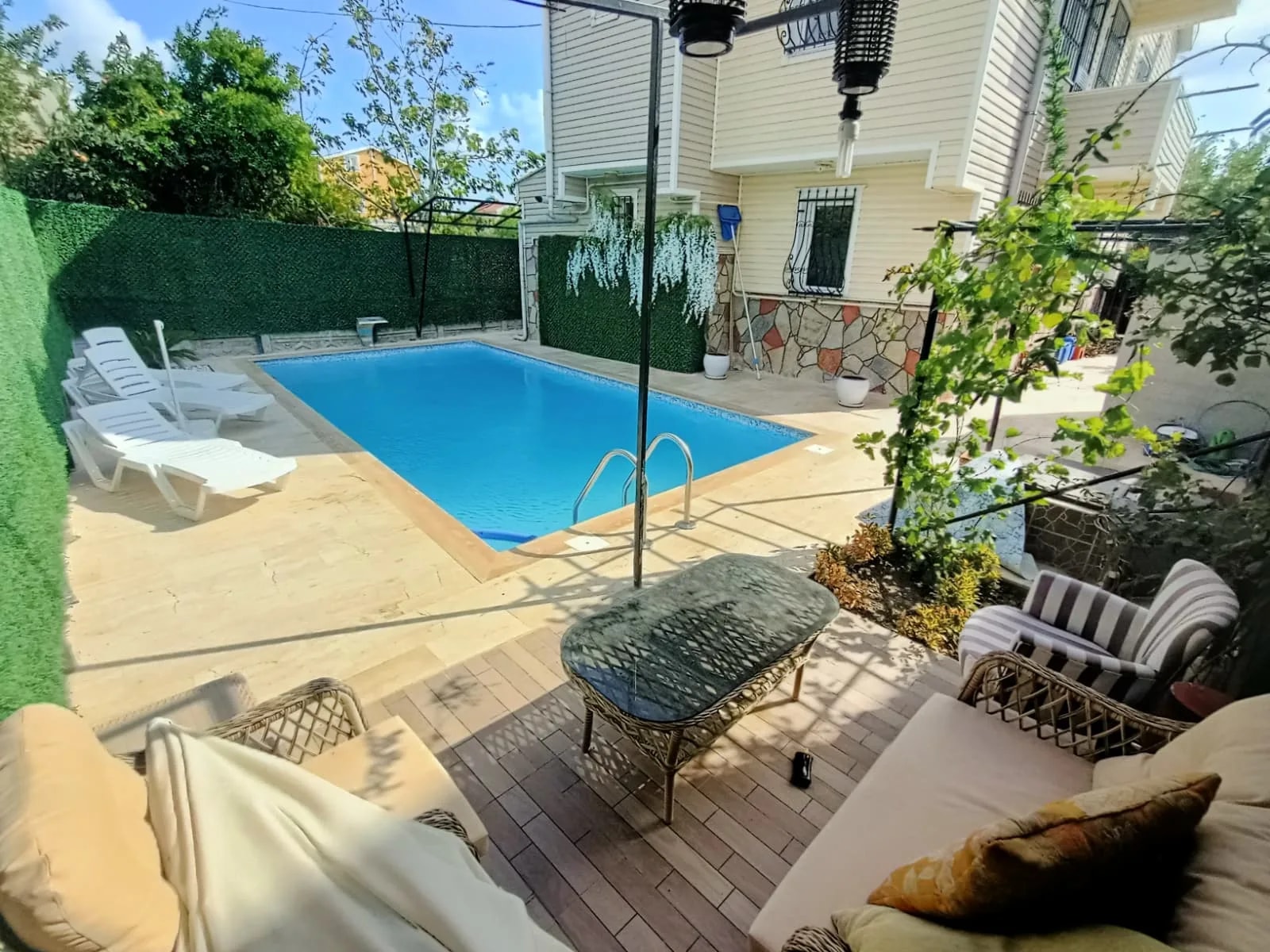 Yeniçiftlik Merkezde Havuzlu Müstakil 5+1 Yazlık Villa — fotoğraf 1