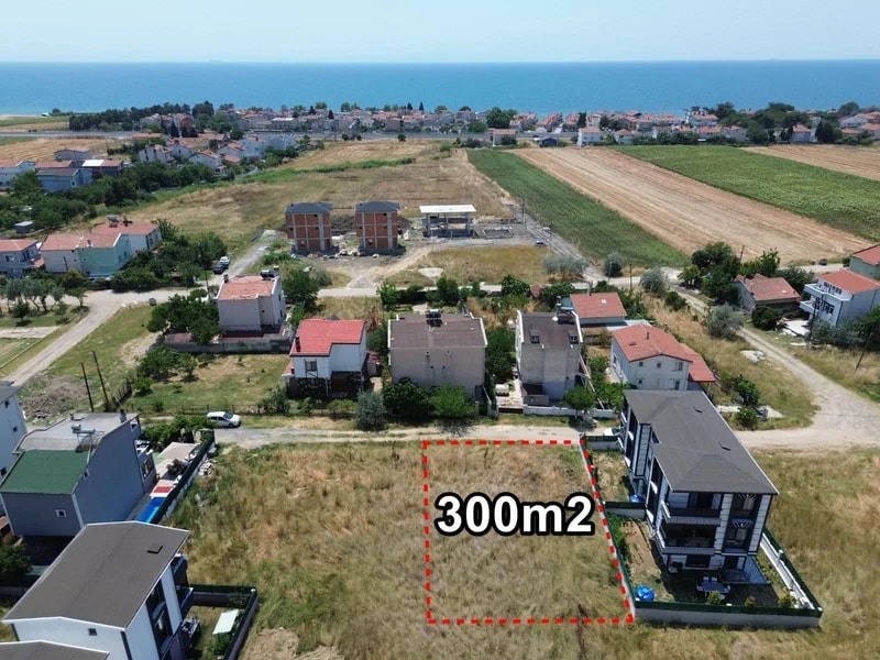 Çeşmeli’de Deniz Manzaralı 300 m² Villa İmarlı İfrazlı Arsa — fotoğraf 1