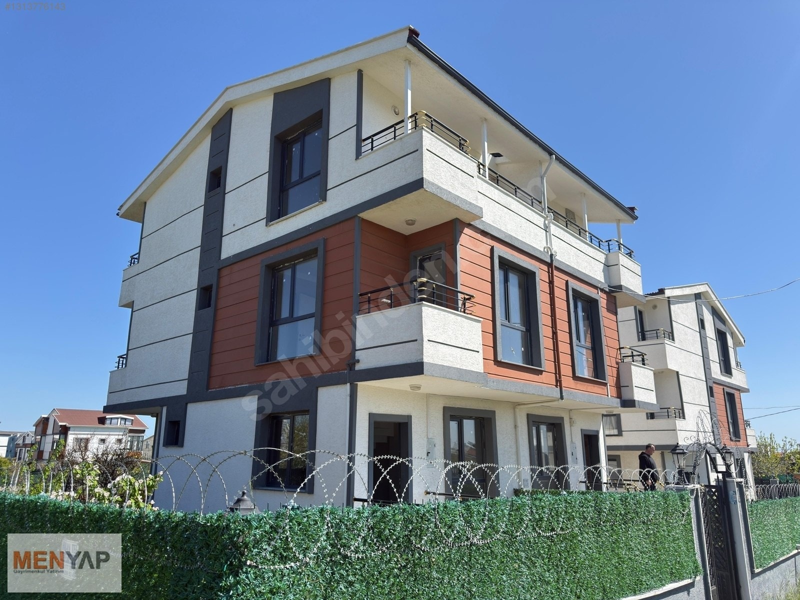 Yeniçiftlik’te Parka Cepheli, Köşe Başı 4+1 Tripleks Villa — fotoğraf 2