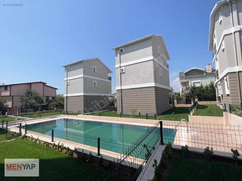 Yeniçiftlik’te Denize 200 Metre, Havuzlu Sitede İskanlı 4+1 Villa — fotoğraf 2