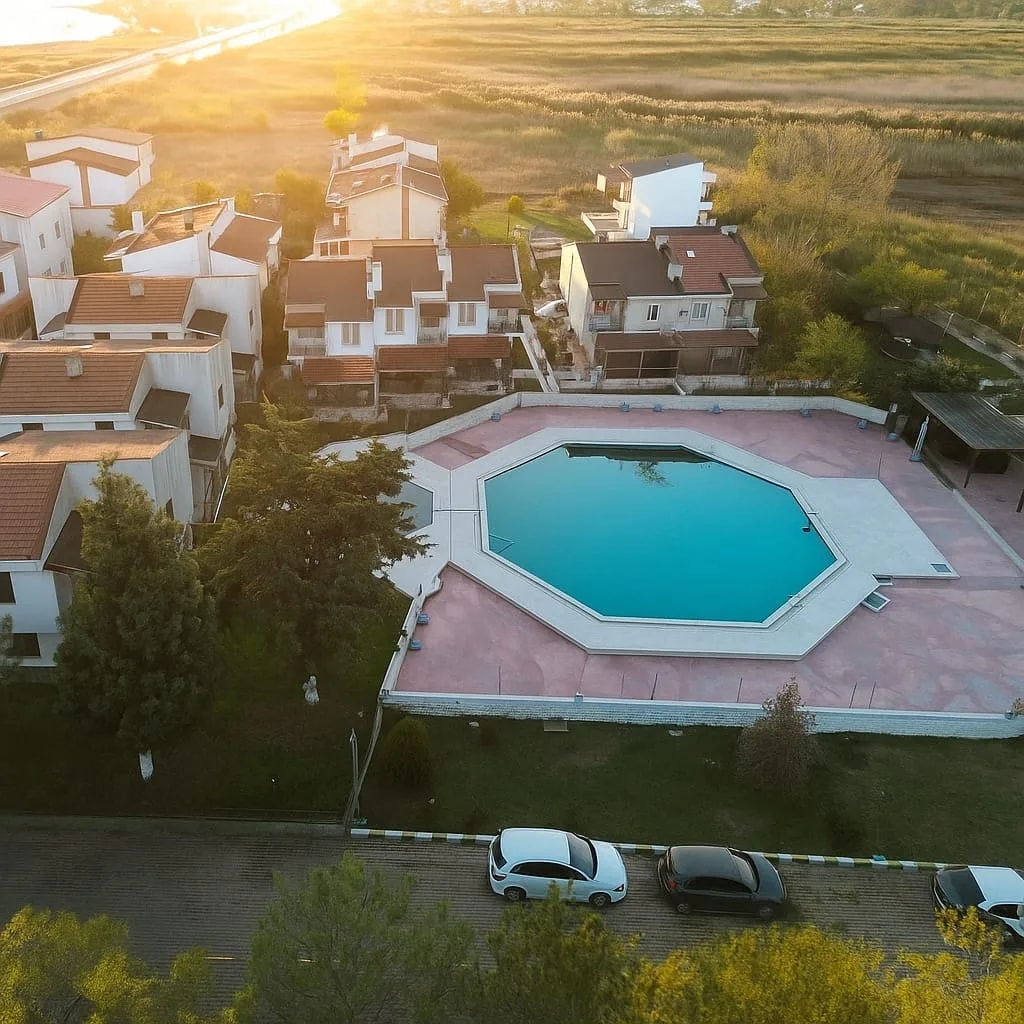 Marmaraereğlisi’nde Havuzlu, Güvenlikli Sitede 3+1 Yazlık Villa — fotoğraf 2
