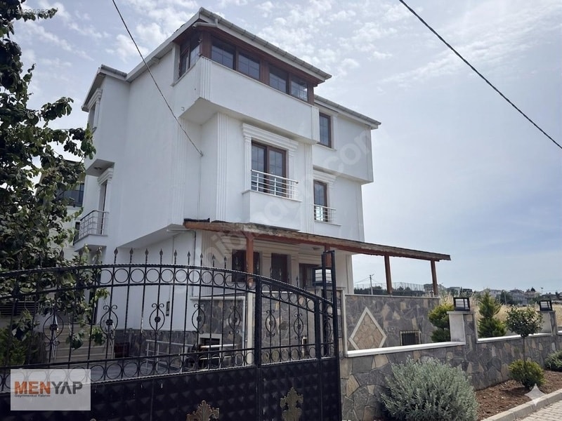 Yeniçiftlik Merkezde Havuzlu, Müstakil Bahçeli 6+1 Villa — fotoğraf 3