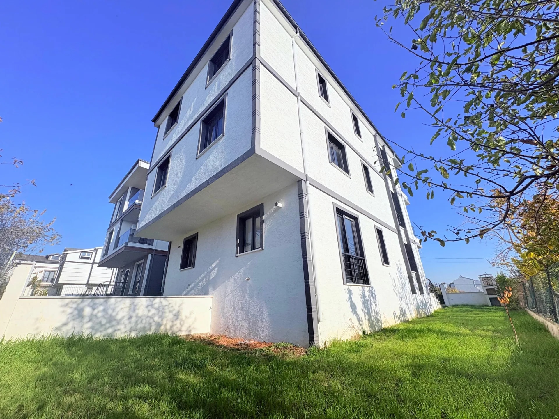 Yeniçiftlik’te Deniz Manzaralı, Müstakil Bahçeli 4+1 Villa — fotoğraf 3