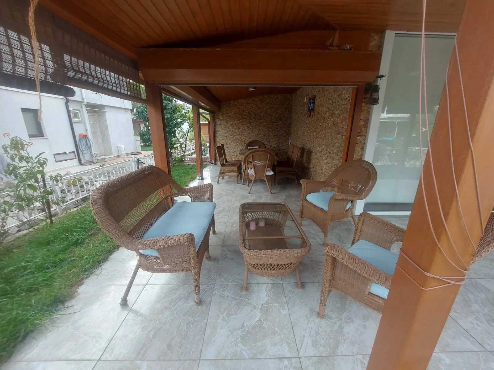 Yeniçiftlik’te Denize Sıfır Sitede Eşyalı 3+1 Yazlık — fotoğraf 3
