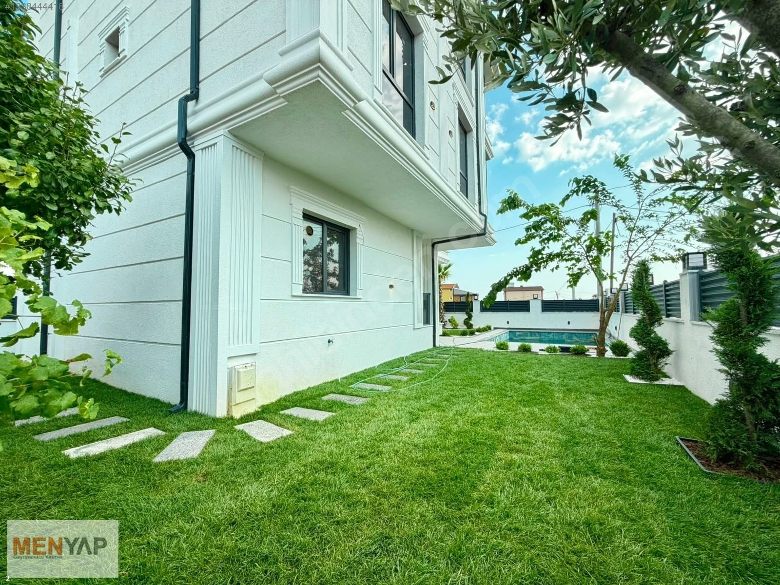 Yeniçiftlik Merkezde Denize Yürüme Mesafesinde Havuzlu 5+1 Villa — fotoğraf 8