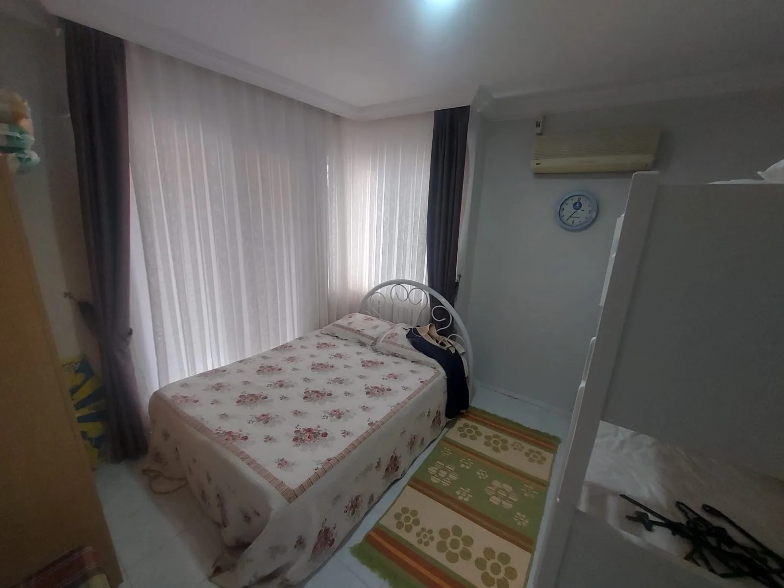 Yeniçiftlik’te Denize Sıfır Sitede Eşyalı 3+1 Yazlık — fotoğraf 8