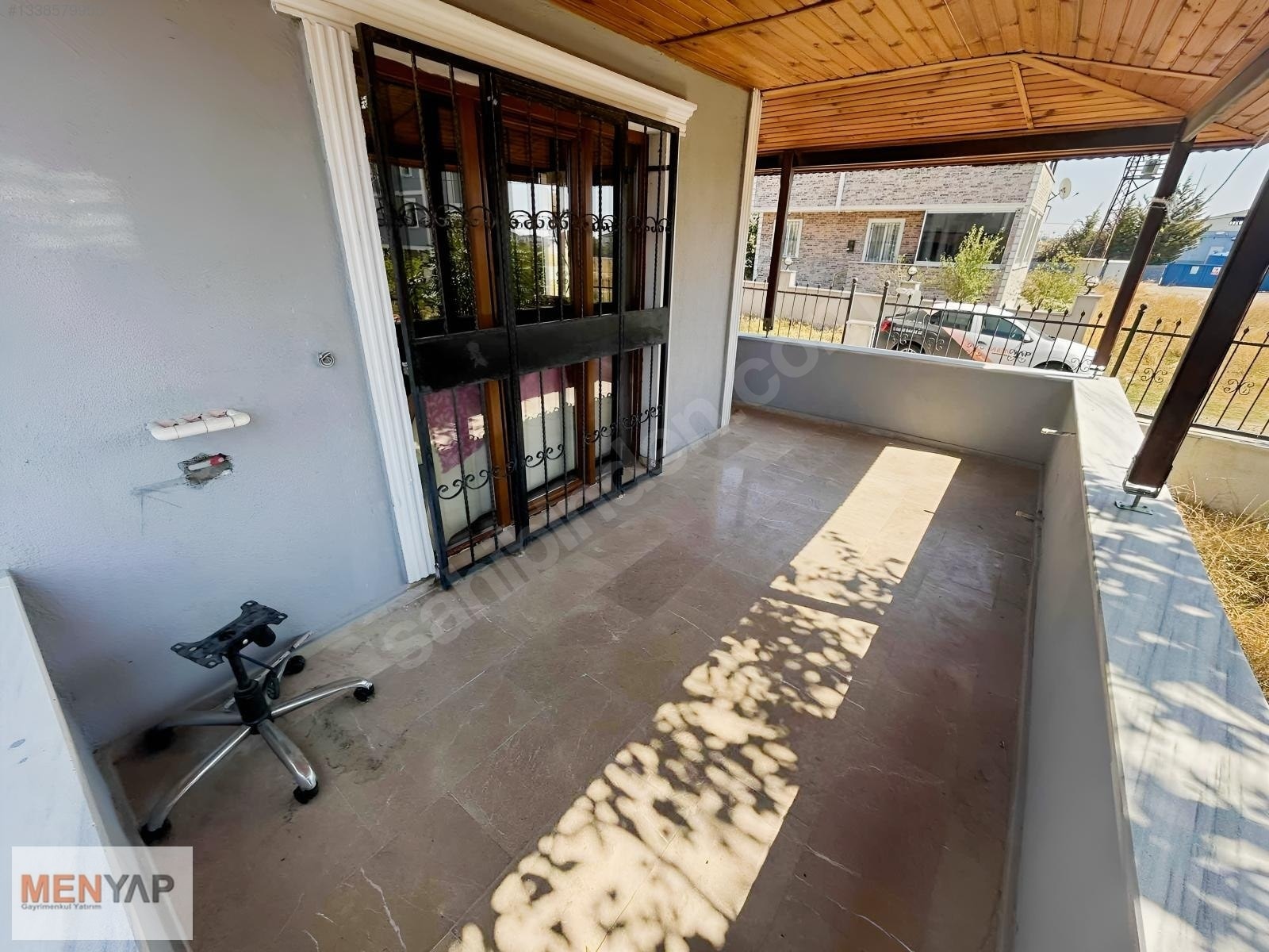 Yeniçiftlik’te Cadde Cepheli, Geniş Bahçeli 4+1 Tripleks Villa — fotoğraf 9