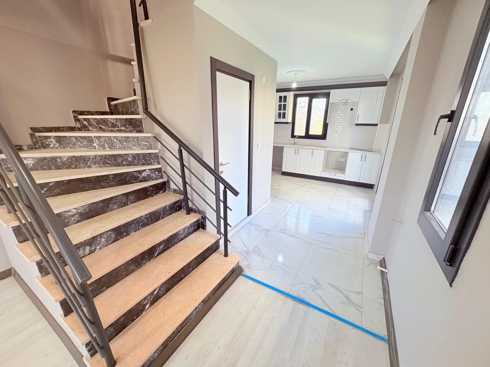 Yeniçiftlik’te Deniz Manzaralı, Müstakil Bahçeli 4+1 Villa — fotoğraf 9