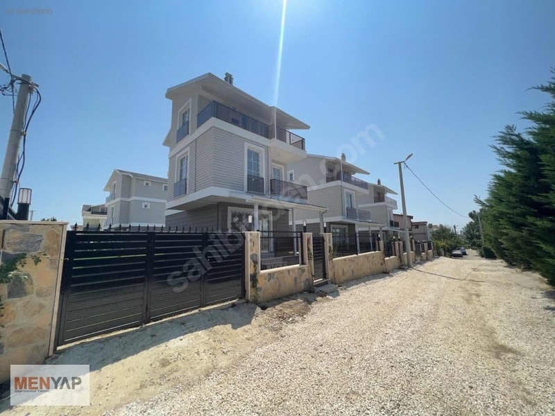Yeniçiftlik’te Denize 200 Metre, Havuzlu Sitede İskanlı 4+1 Villa — fotoğraf 10
