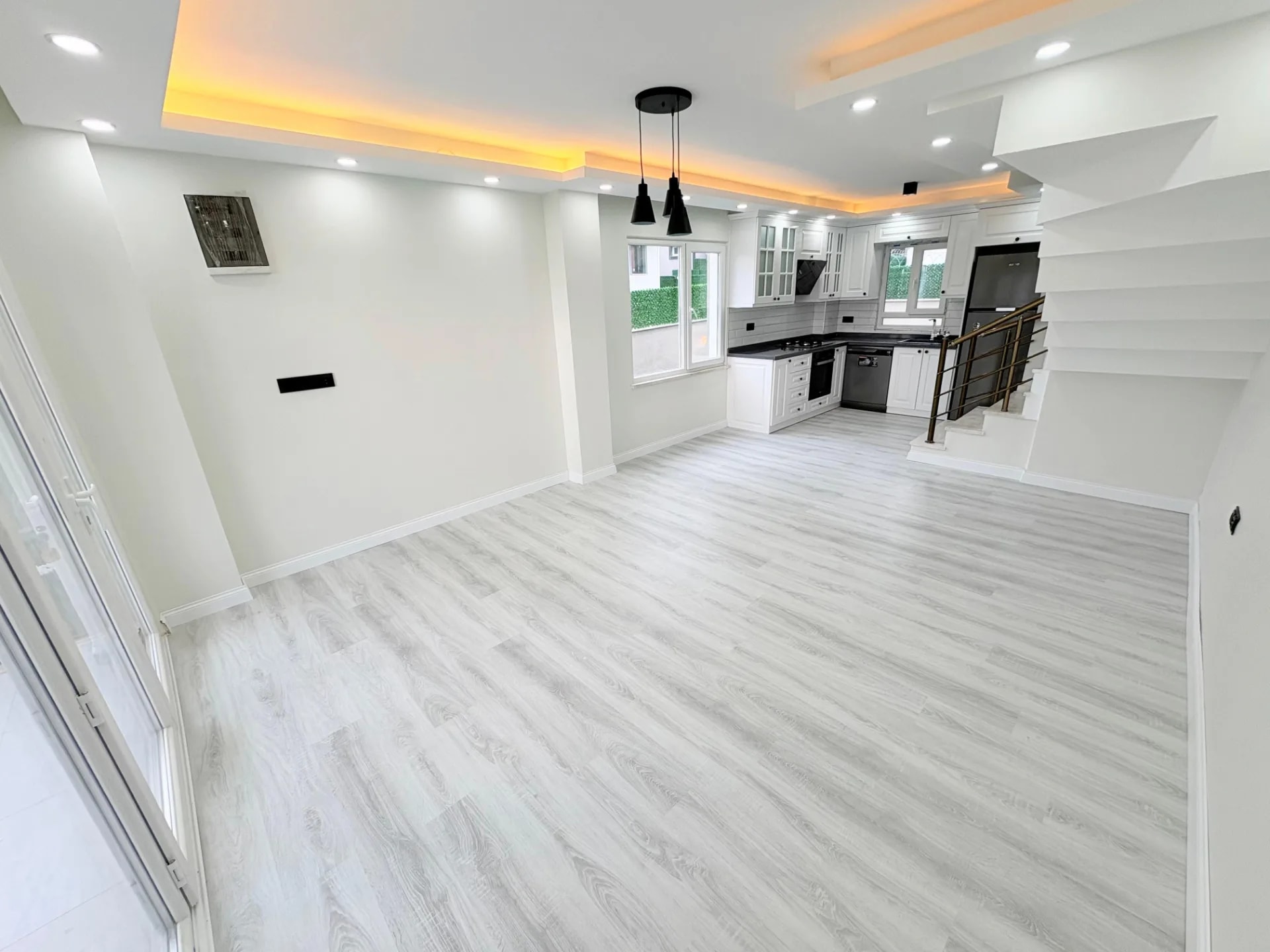 Yeniçiftlik’te Özel Tasarım Geniş Bahçeli İskanlı 4+1 Villa — fotoğraf 10
