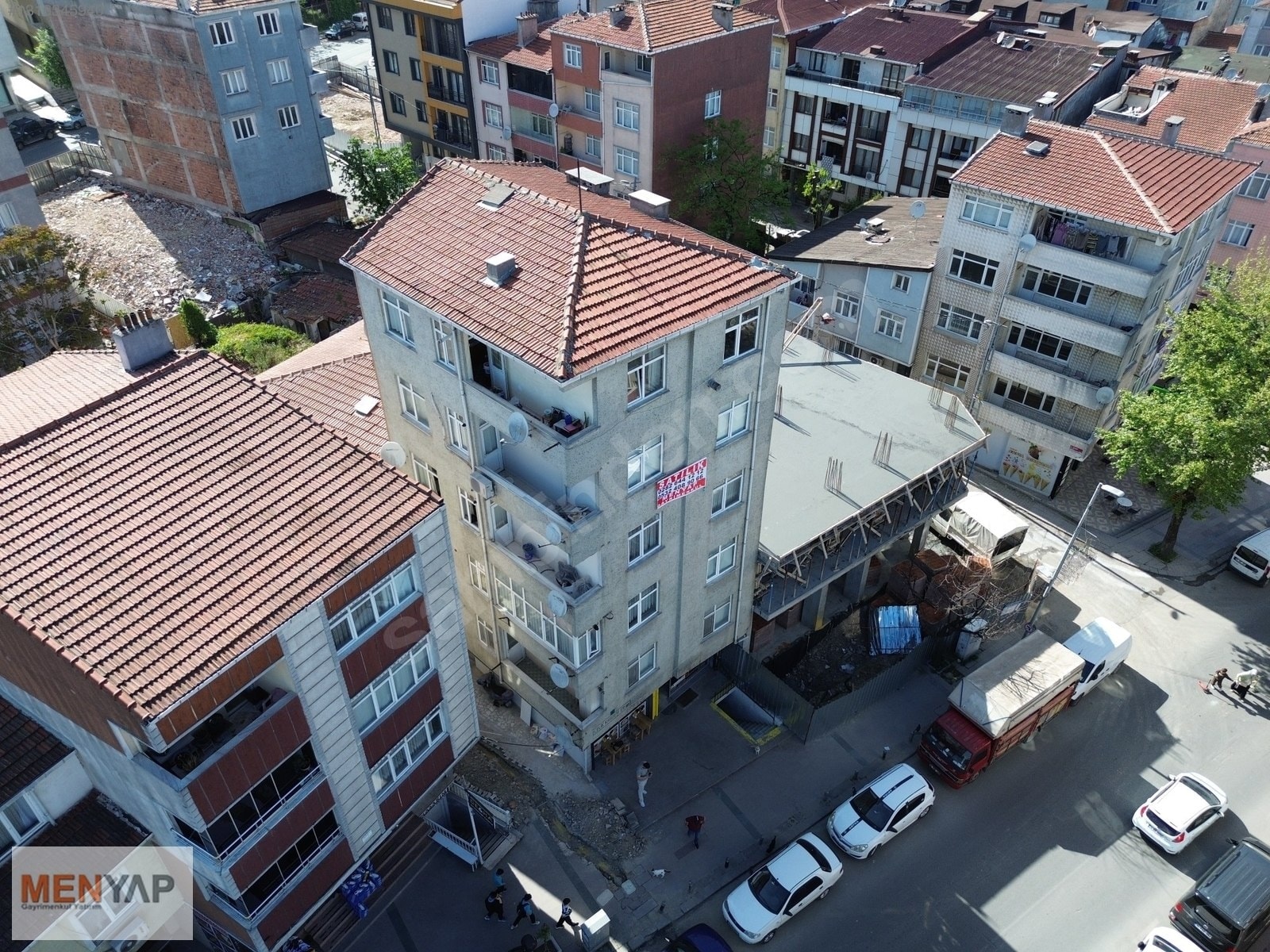 Sefaköy’de 107 m² Arsa Üzerinde Komple Satılık Aile Apartmanı — fotoğraf 11