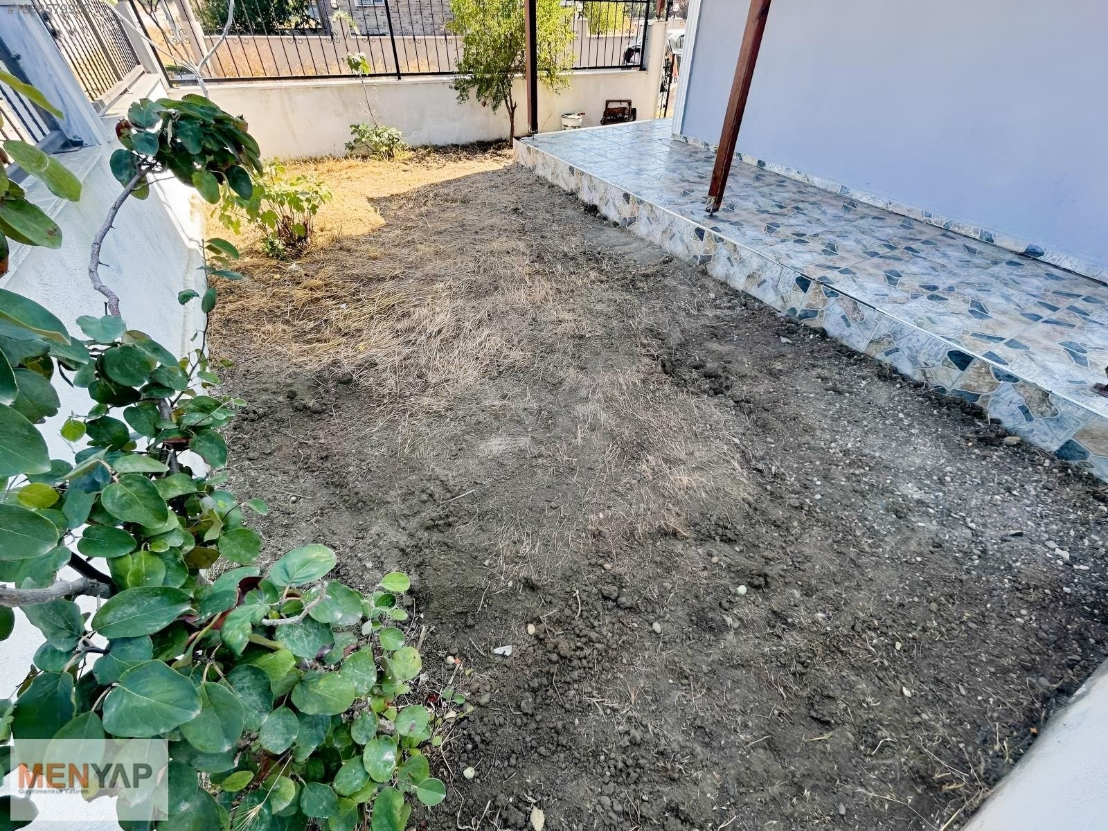 Yeniçiftlik’te Cadde Cepheli, Geniş Bahçeli 4+1 Tripleks Villa — fotoğraf 12