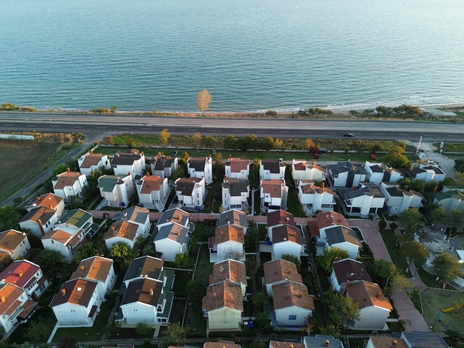 Marmaraereğlisi’nde Havuzlu, Güvenlikli Sitede 3+1 Yazlık Villa — fotoğraf 12