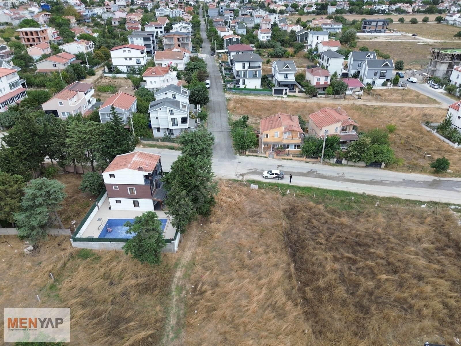 Yeniçiftlik’te Caddeye Cepheli, Denize Yakın Villa İmarlı Arsa — fotoğraf 14