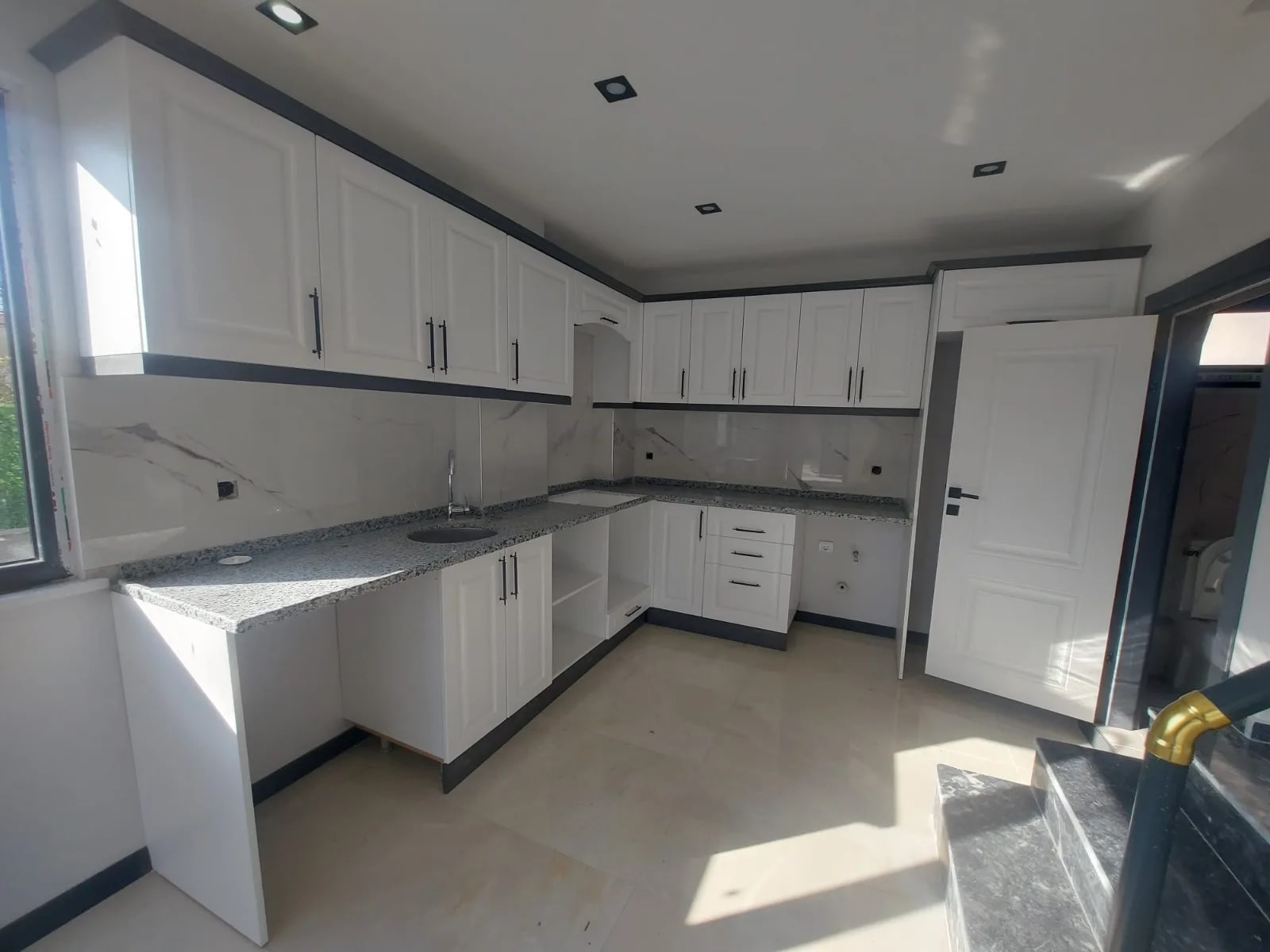 Yeniçiftlik’te Cem Evi Yakınında İskanlı 4+1 Yazlık Villa — fotoğraf 20