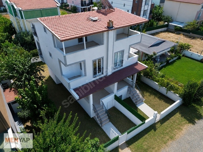Yeniçiftlik Altıntarla Mevkii’nde Bahçeli 3+1 Tripleks Villa — fotoğraf 21
