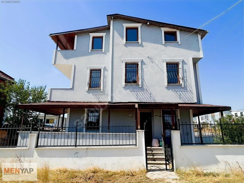Yeniçiftlik’te Cadde Cepheli, Geniş Bahçeli 4+1 Tripleks Villa — fotoğraf 1